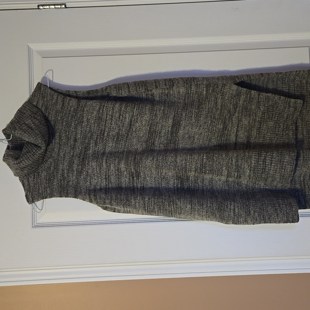 Sleevless Cardigan
